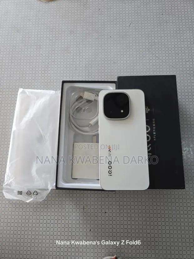 Vivo iQOO 15 512 GB White · Photo 1