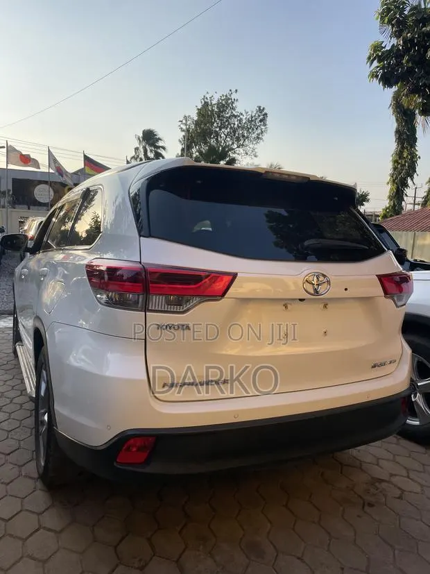 Toyota Highlander XLE 2019 White · Photo 1