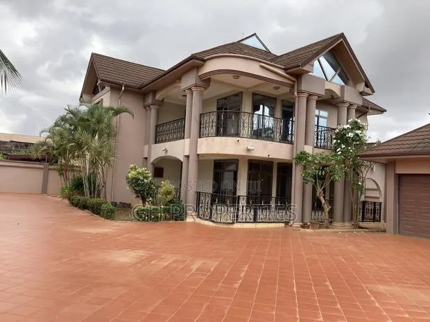 5bdrm Mansion in Ahodwo Daban., Kumasi Metropolitan for sale · Photo 1