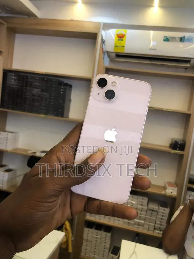 Apple iPhone 13 128 GB Pink · Photo 1