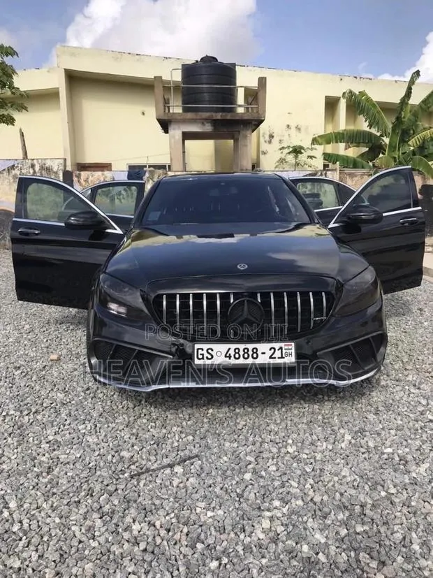 Mercedes-Benz C300 2016 Black · Photo 1