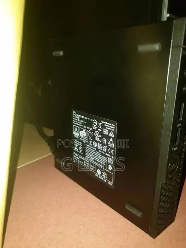 Desktop Computer Dell OptiPlex 3070 4GB Intel Core i3 SSD 256GB · Photo 1