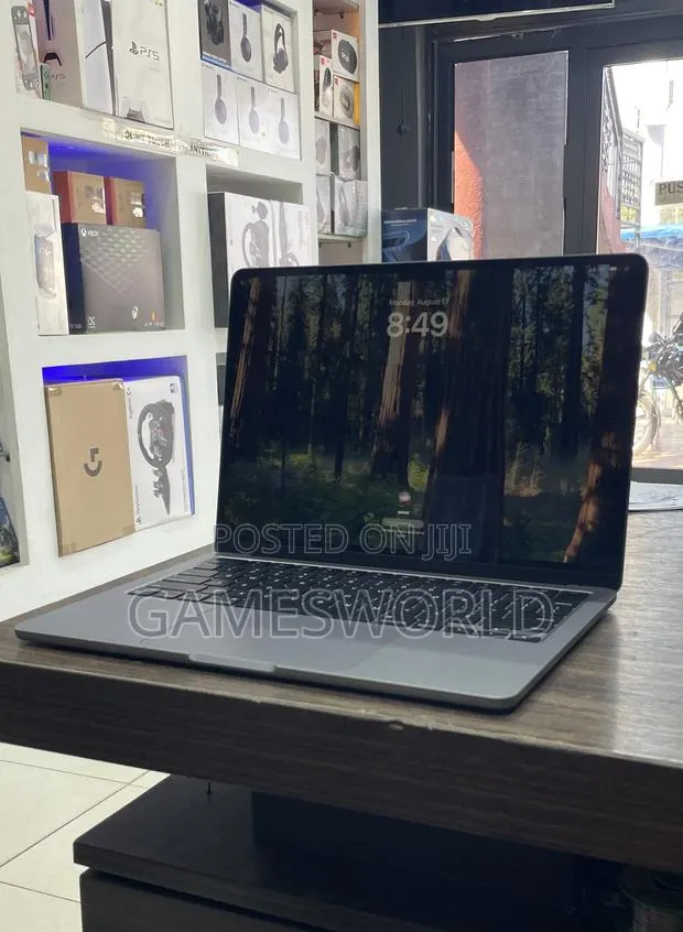 Laptop Apple MacBook Air 2022 M2 8GB Apple M2 SSD 256GB · Photo 1
