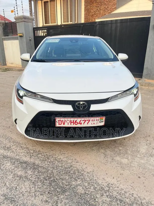Toyota Corolla L 2021 White · Photo 1