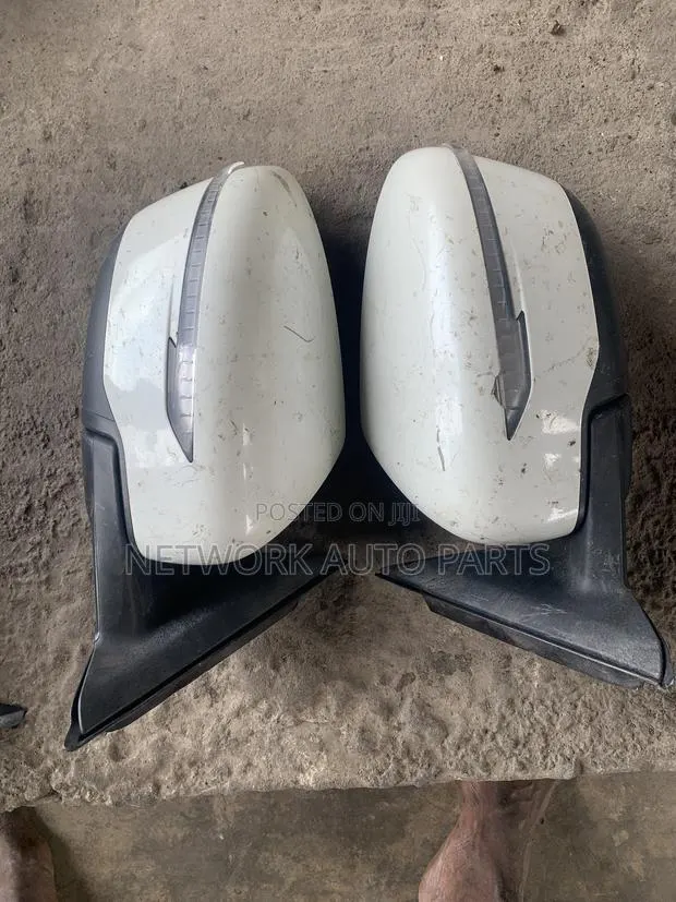Nissan Rogue 2017 Side Mirror · Photo 1