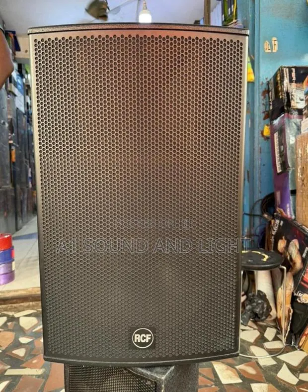 RCF Tt-25a Ii 15 Inches Active Stage Monitor/Speaker · Photo 1