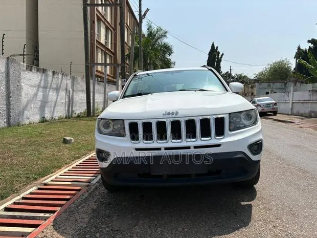 Jeep Compass Limited 4dr SUV 4WD (2.4L 4cyl 6A) 2014 White · Photo 1