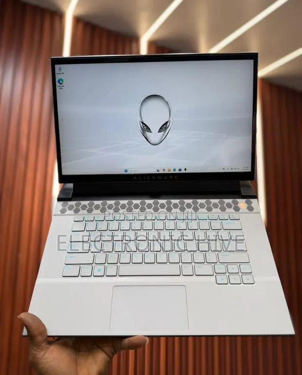 Laptop Alienware M15 16GB Intel Core i7 SSD 1T · Photo 1