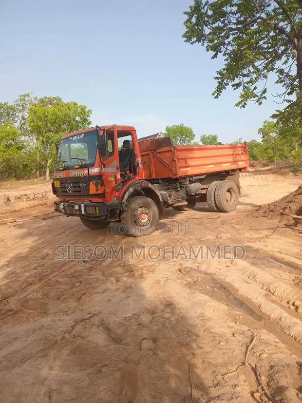 Tiper Truck Mercedes Benz · Photo 1
