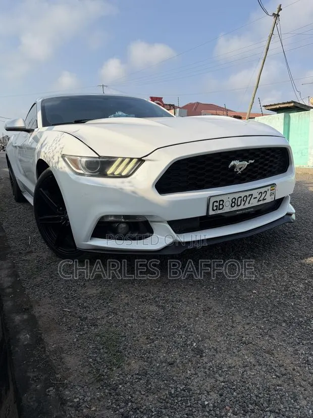 Ford Mustang V6 Fastback 2016 White · Photo 1