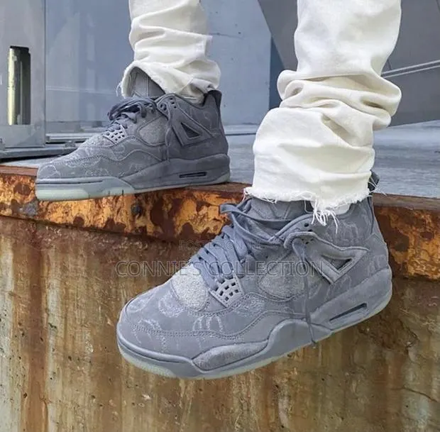 Jordan X Kaws Air Jordan 4 Retro · Photo 1
