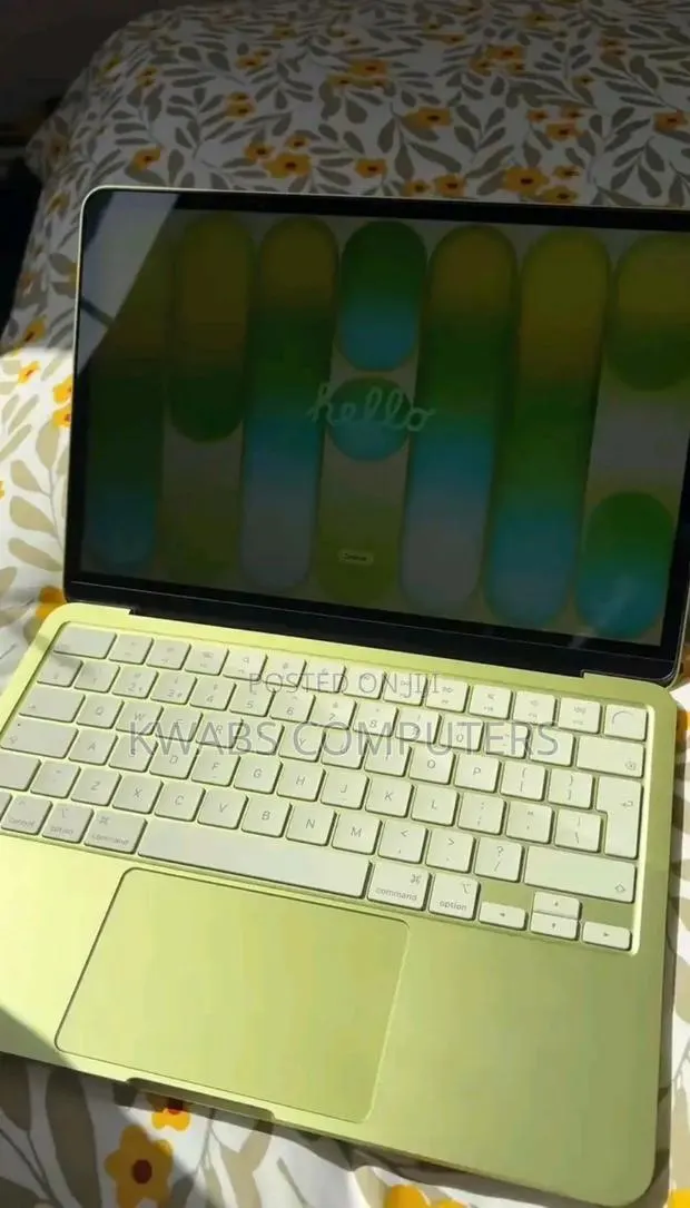 New Laptop Apple MacBook Air 2025 M4 13-inch 16GB Apple M4 SSD 512GB · Photo 1