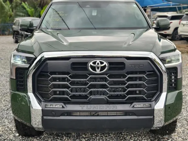 Toyota Tundra 2022 Green · Photo 1