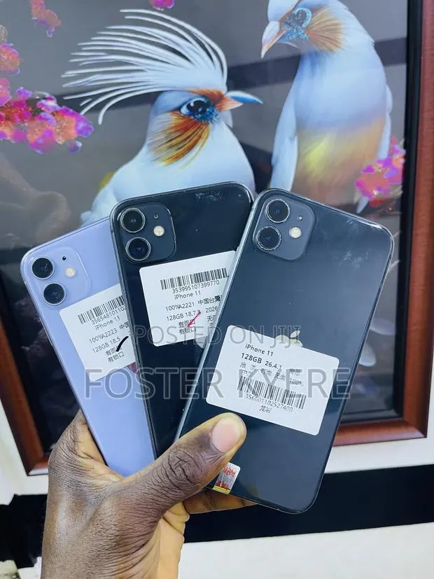 New Apple iPhone 11 128 GB Purple · Photo 1