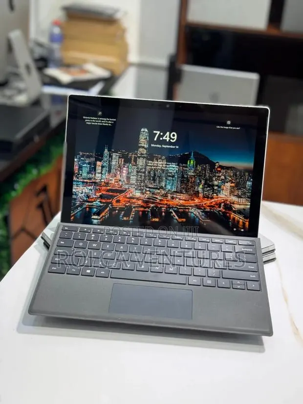 Laptop Microsoft Surface Pro 5 8GB Intel Core i5 SSD 256GB · Photo 1
