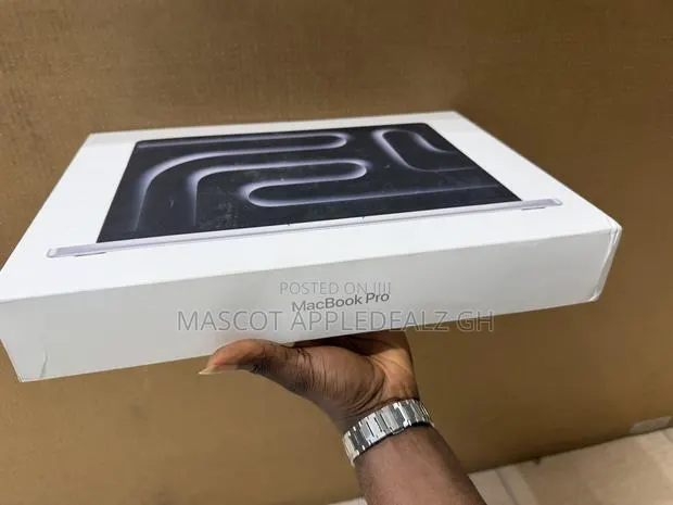 New Laptop Apple MacBook Pro 2025 M5 24GB Apple M5 Pro SSD 1T · Photo 1