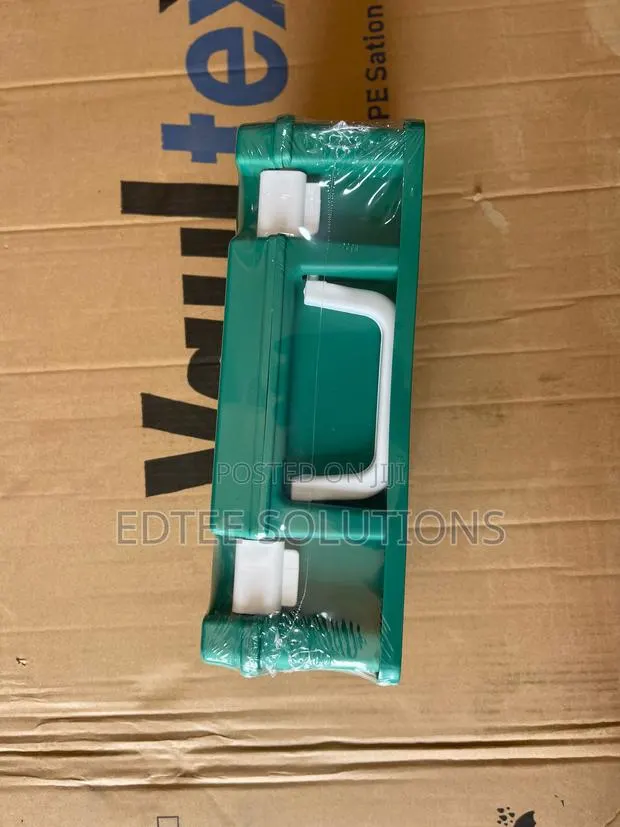 Longbow Emergency Eyewash Station (Wall Mount) · Photo 4