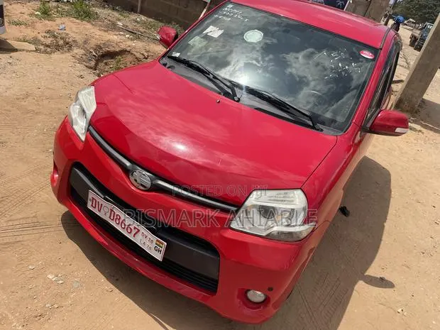 Toyota Sienta 1.5 FWD 2013 Red · Photo 1