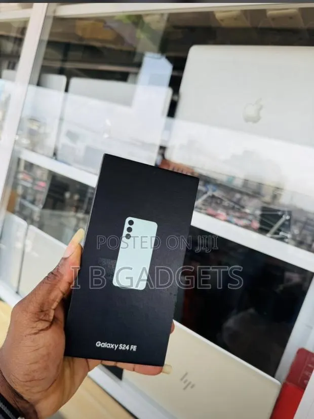 New Samsung Galaxy S24 FE 128 GB Black · Photo 1