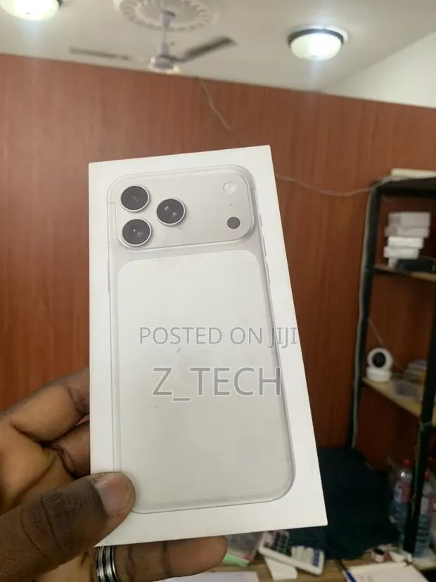 New Apple iPhone 17 Pro Max 256 GB White · Photo 1