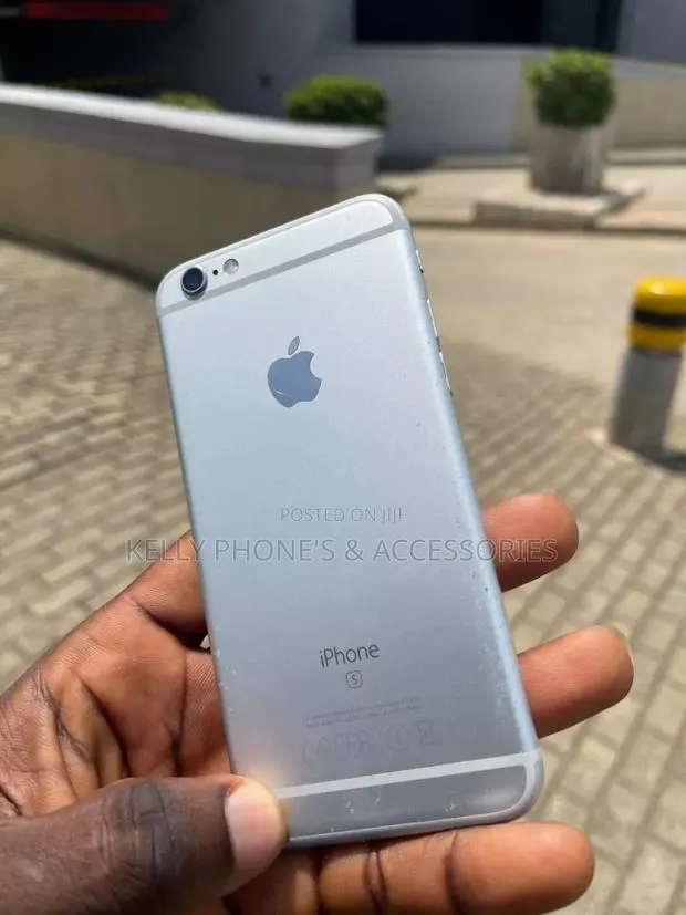 Apple iPhone 6s 64 GB Silver · Photo 1