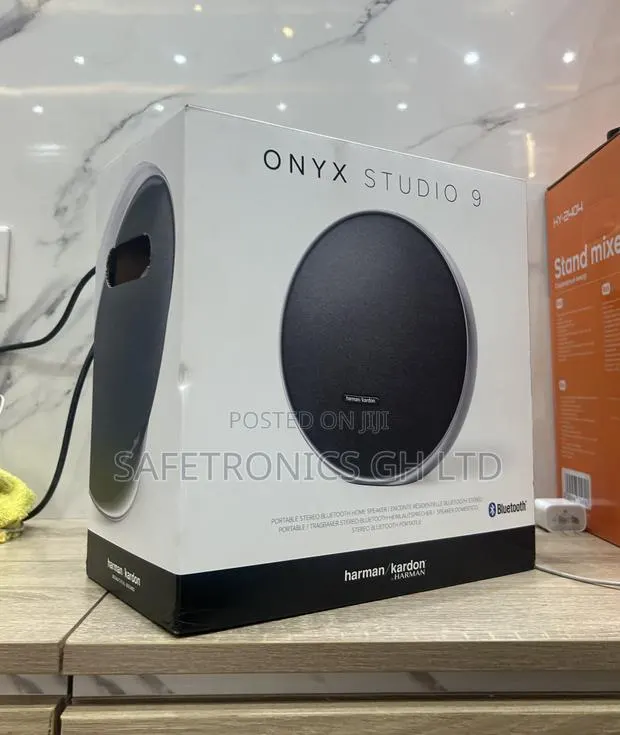 Get Massive Bluetooth Onyx Studio Nine(9) Harman Kardon Speaker · Photo 1