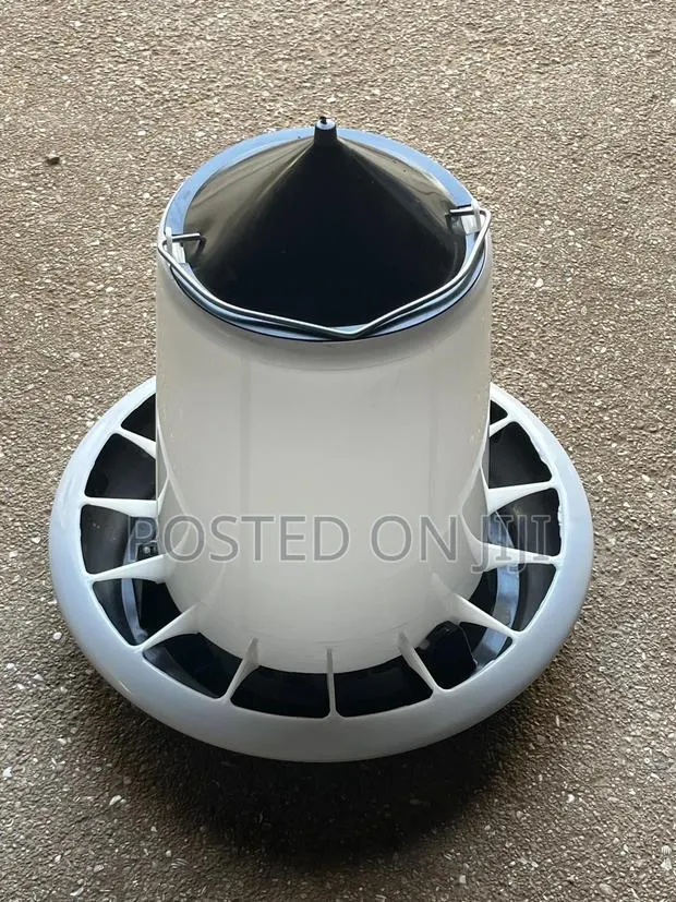 Poultry Feeder · Photo 1