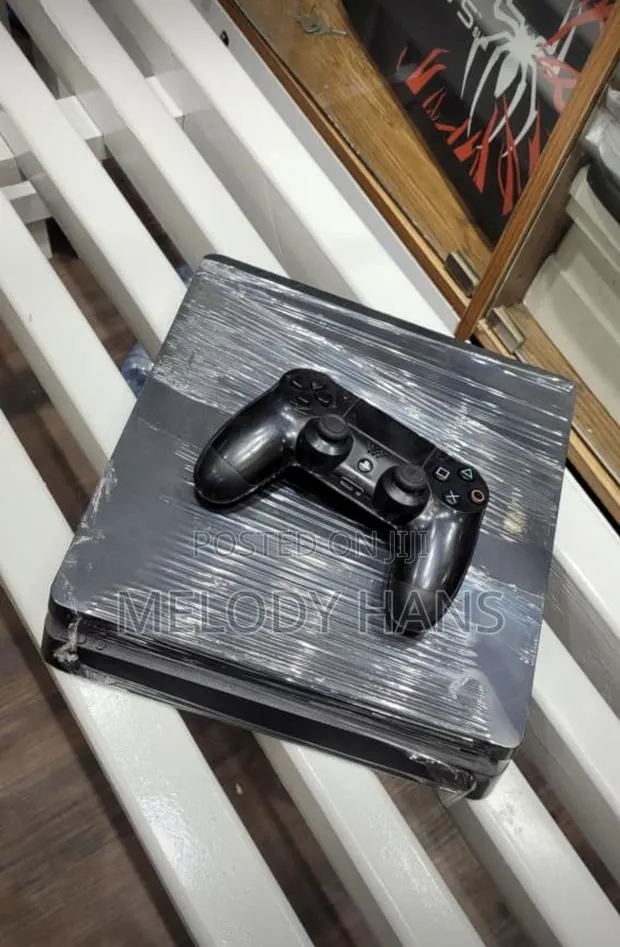 Ps4 Slim With 7 Games and Game of Your Choice · Photo 1