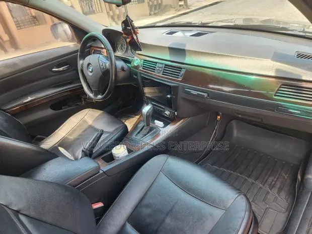 BMW 3 Series 2011 Black · Photo 1
