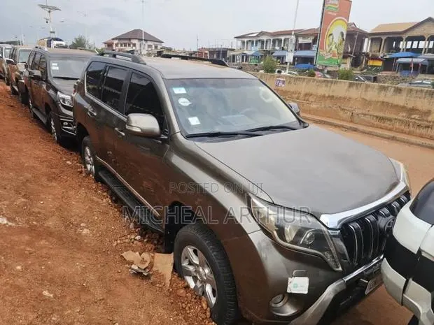 Toyota Land Cruiser Prado 2015 Gold · Photo 1