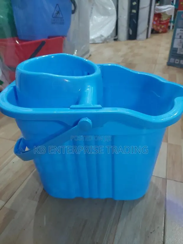 Blue Plastic Mop Bucket With Integrated Wringer · Photo 1