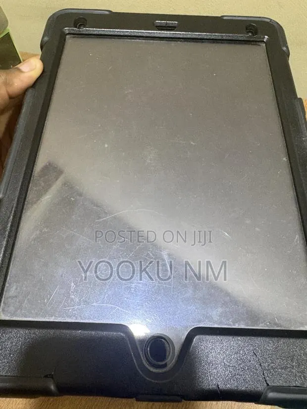 Apple iPad 9.7 128 GB Silver · Photo 1