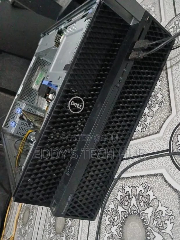 Desktop Computer Dell Precision 5820 16GB Intel Xeon SSD 256GB