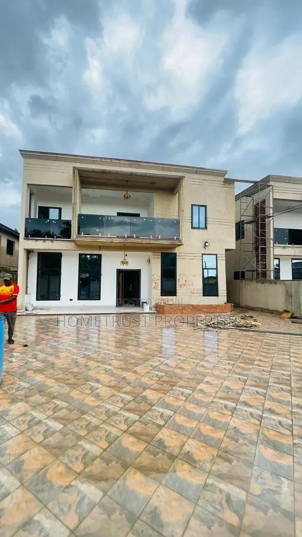 4bdrm Duplex in Ashongman Area, Police Station for sale · Photo 1