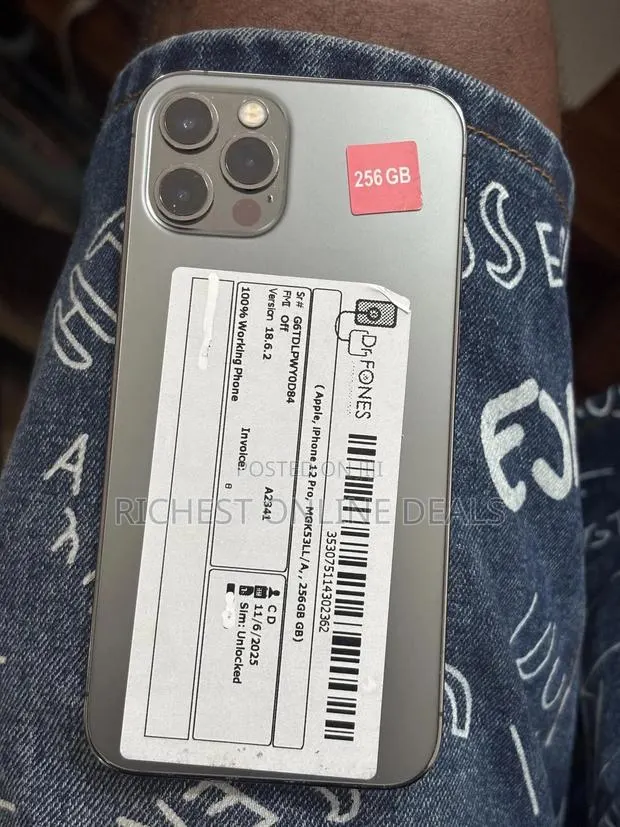 Apple iPhone 12 Pro 256 GB Black · Photo 1