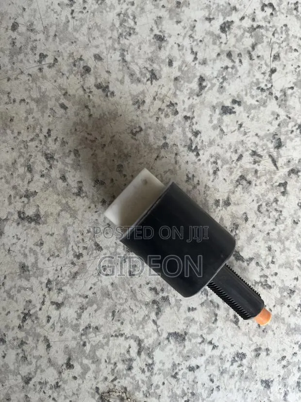 Toyota Highlander, Land Cruiser and RAV 4 2018/ 2025 Brake Switch · Photo 1