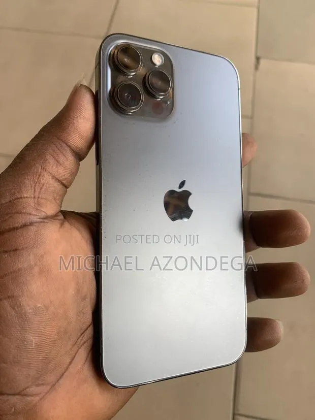Apple iPhone 12 Pro Max 256 GB Graphite · Photo 1