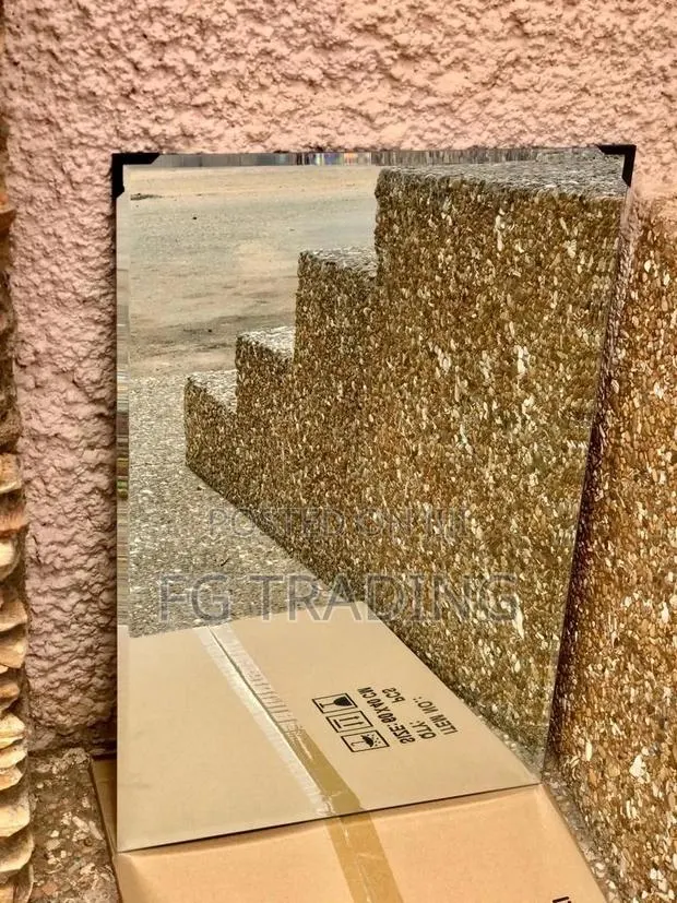 Plain Mirror - Dressing Mirror · Photo 1