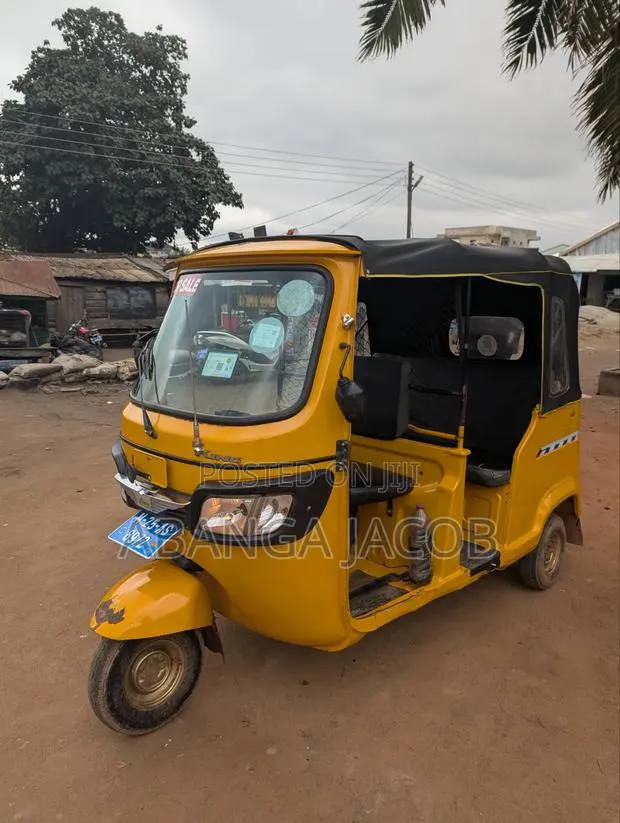 TVS King Deluxe Plus iTouch Start 2025 Yellow · Photo 1