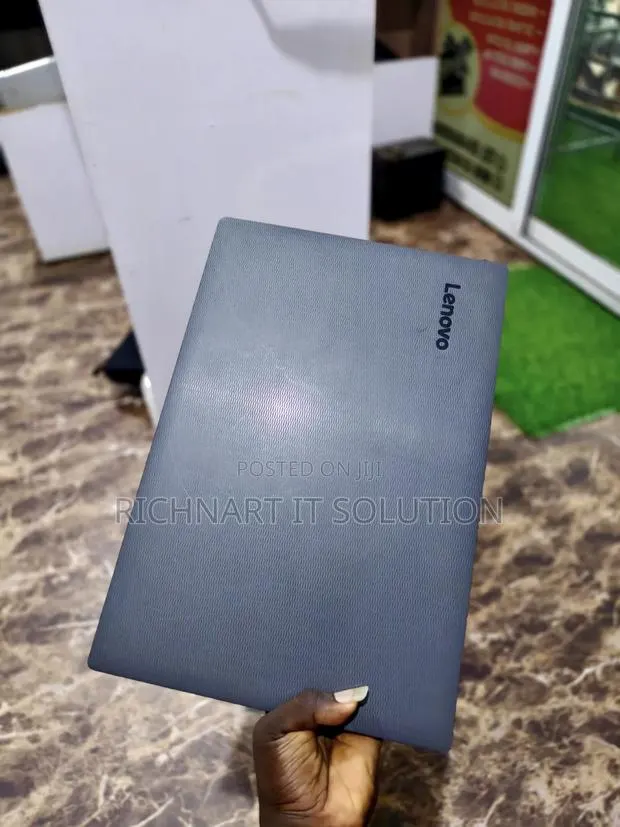 Laptop Lenovo V130 8GB Intel Core i3 SSD 128GB · Photo 1