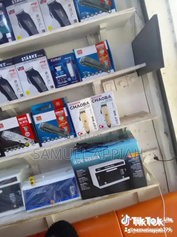 Barbering Machines and Items for Sale · Photo 1