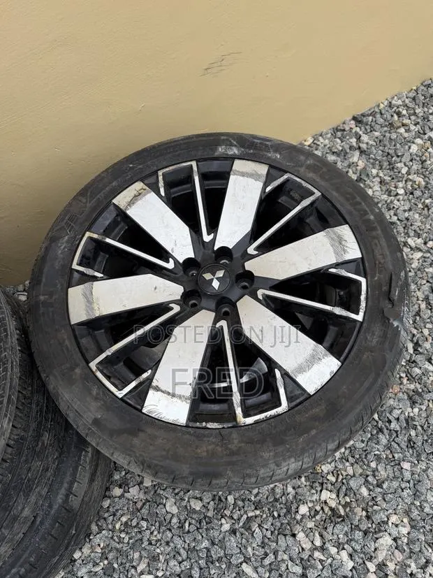 2025 Mitsubishi Outlander Rims · Photo 1