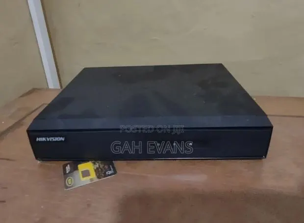 8ch DVR With 5 Cameras · Photo 1