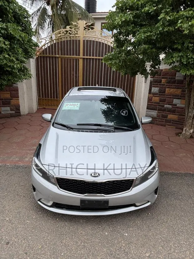 Kia Forte S Sedan 2017 Silver · Photo 1