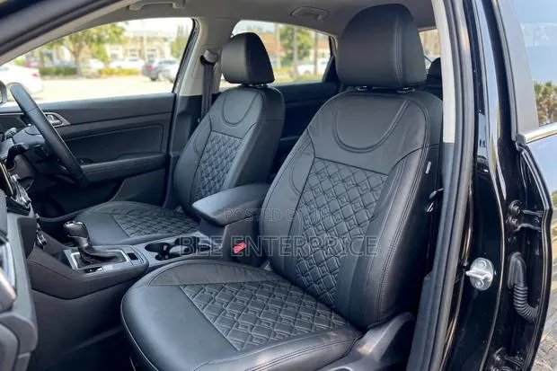 Luxury Leather Black Seat Cover · Photo 1
