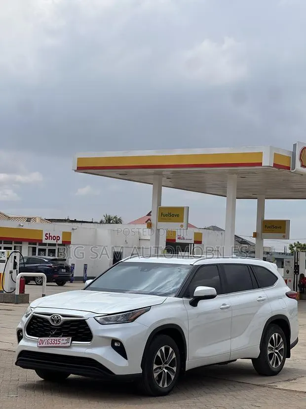 Toyota Highlander XLE 2022 White · Photo 1
