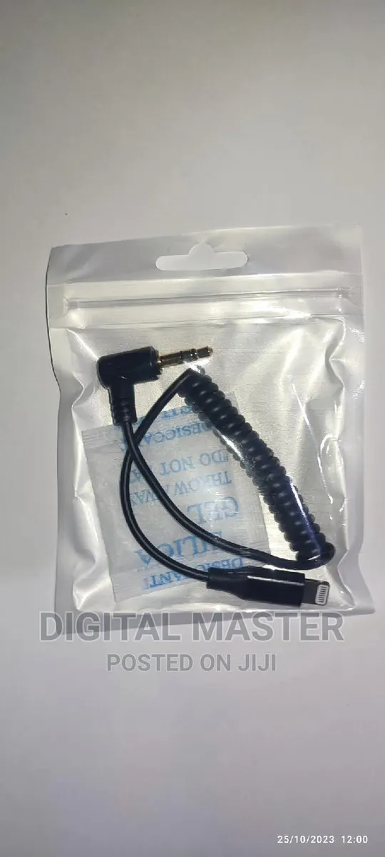 3.5mm TRS to Lightning Audio Adapter Cable · Photo 1