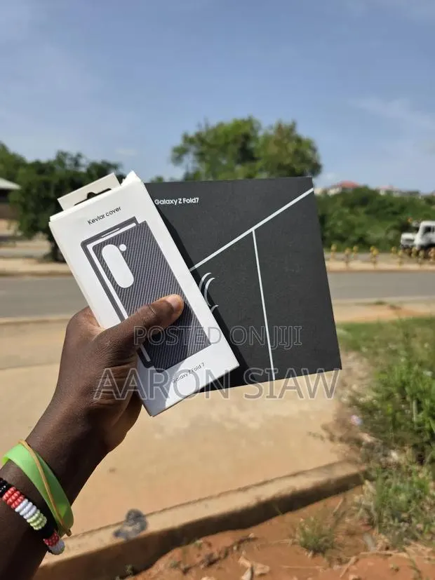 New Samsung Galaxy Z Fold7 256 GB Silver · Photo 1