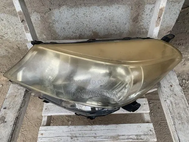 Original 2012 Toyota Vitz HeadLights (Right ) · Photo 1