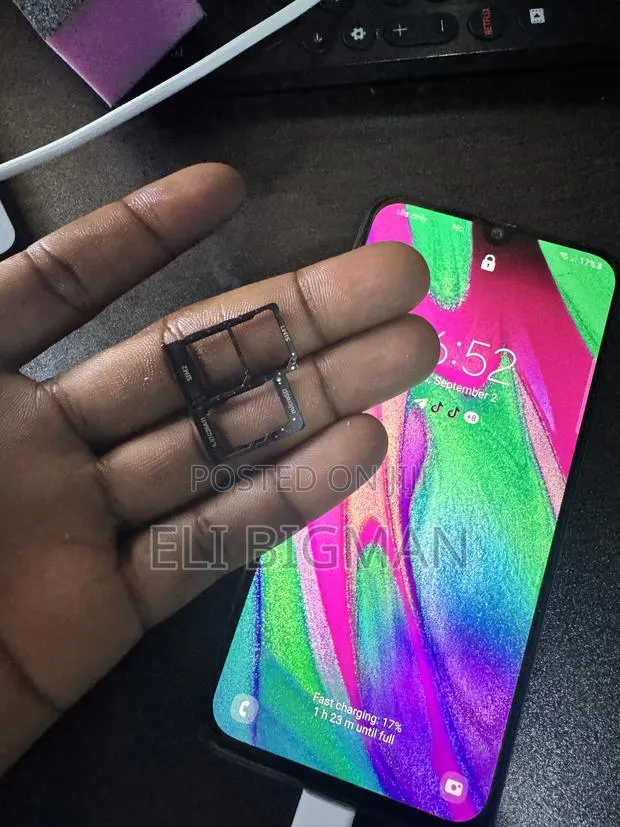 Samsung Galaxy A40 64 GB Black · Photo 1